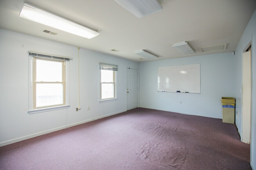 15839 Crabbs Branch portefeuille de 2 biens à vendre sur LoopNet.fr - Photo de l’immeuble – Image 2 sur 40