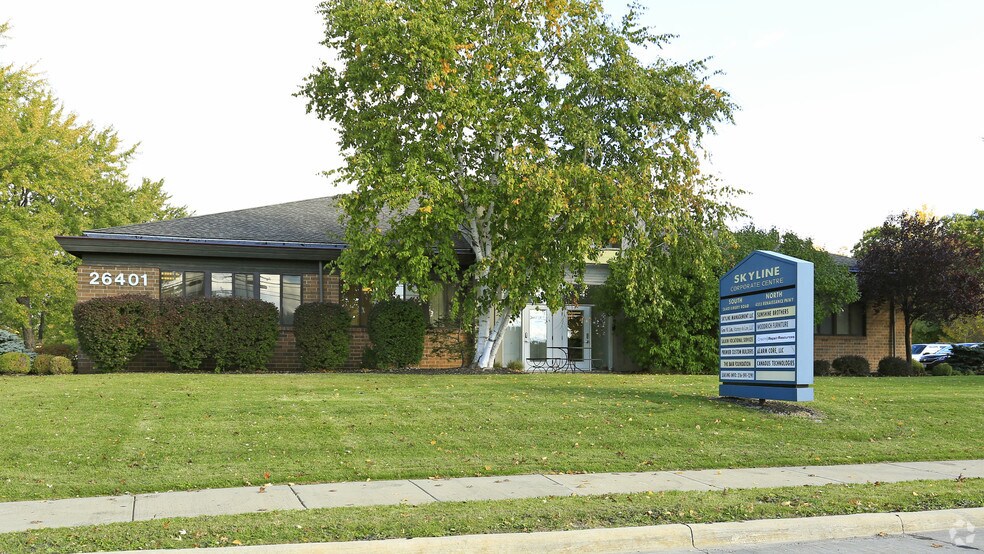 26401 Emery Rd, Warrensville Heights, OH à louer - Photo de l’immeuble – Image 3 sur 5