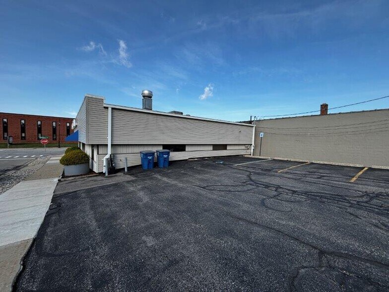2370 W Stadium Blvd, Ann Arbor, MI à louer - Photo de l’immeuble – Image 2 sur 3