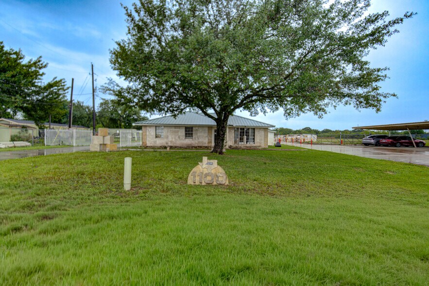 1100 S Persimmon St, Tomball, TX à vendre - Photo de l’immeuble – Image 3 sur 23