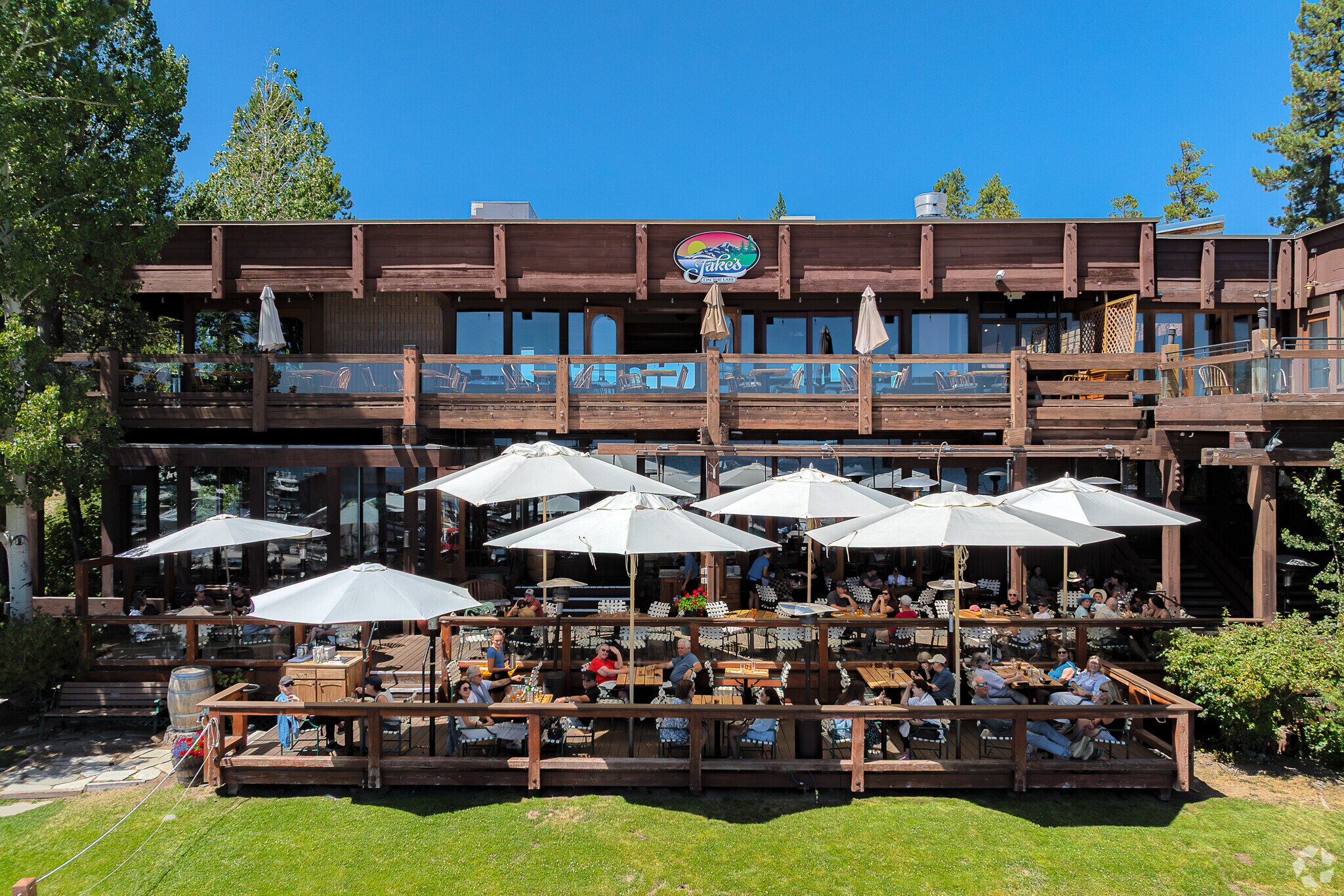760 N Lake Blvd, Tahoe City, CA à louer Photo de l’immeuble– Image 1 sur 11