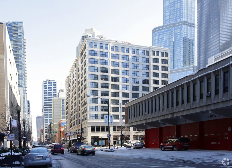 27-33 W Illinois St, Chicago, IL à louer - Photo de l’immeuble – Image 2 sur 5