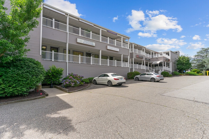 1050 Main St, East Greenwich, RI à vendre - Photo de l’immeuble – Image 1 sur 27