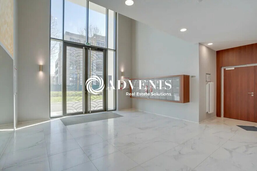 Bureau dans Chessy à louer - Photo de l’immeuble – Image 2 sur 5