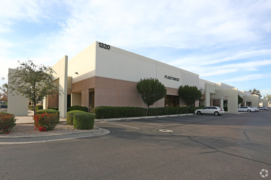 1320 S Priest Dr, Tempe, AZ à louer - Photo de l’immeuble – Image 1 sur 13