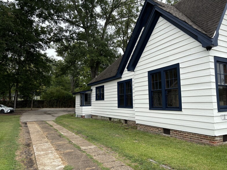 404 N Gloster St, Tupelo, MS à louer - Photo de l’immeuble – Image 3 sur 11