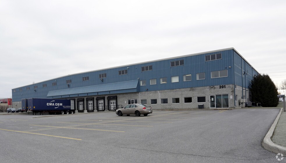 201 Iber Rd, Ottawa, ON à louer - Photo de l’immeuble – Image 2 sur 5