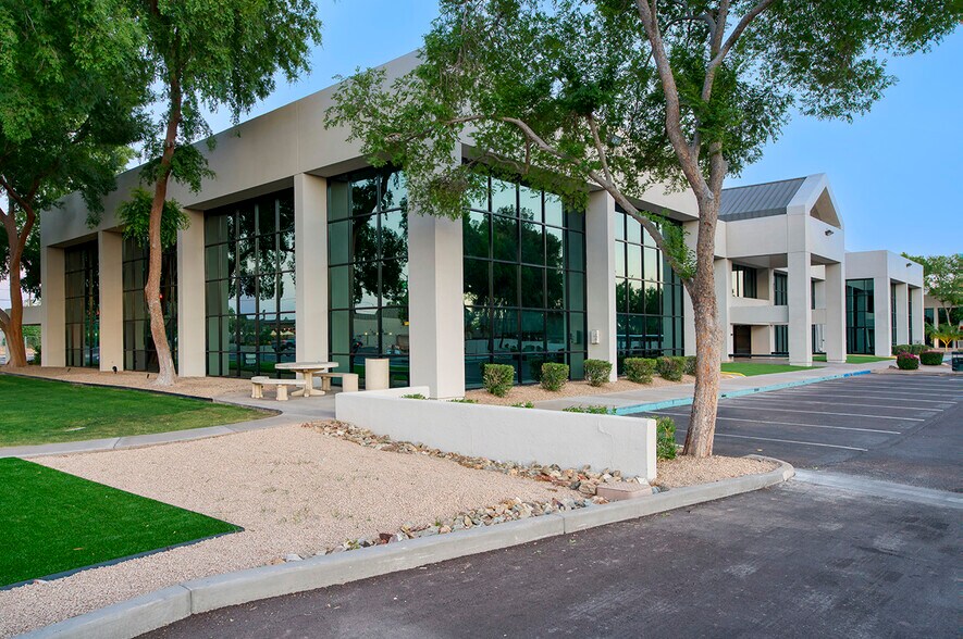 4400 N 32nd St, Phoenix, AZ à louer - Photo de l’immeuble – Image 2 sur 7