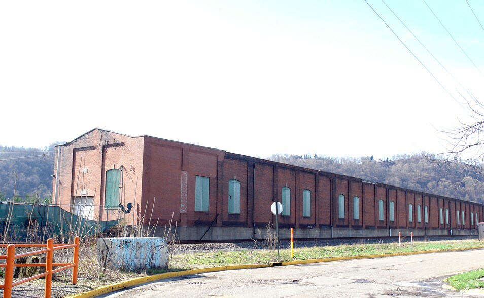 999 Sherosky Way, Springdale, PA à louer - Photo principale – Image 3 sur 4