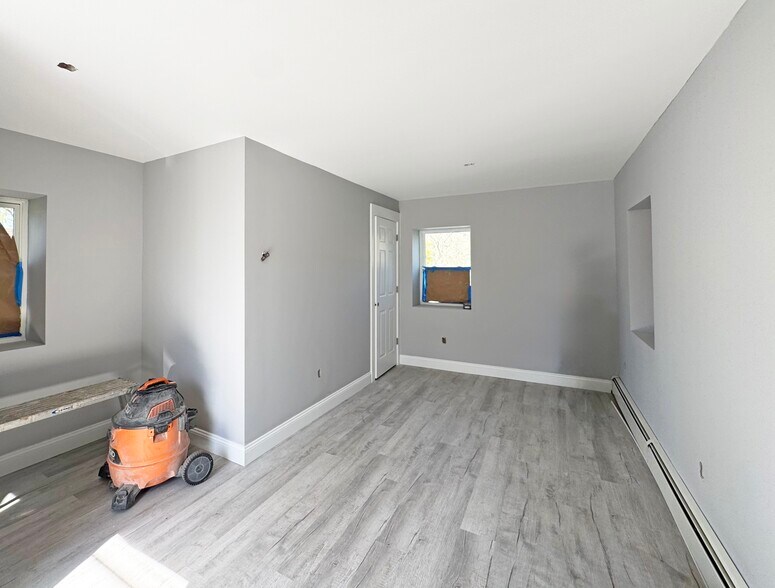 48 Old Quogue Rd, Riverhead, NY à louer - Photo de l’immeuble – Image 3 sur 8