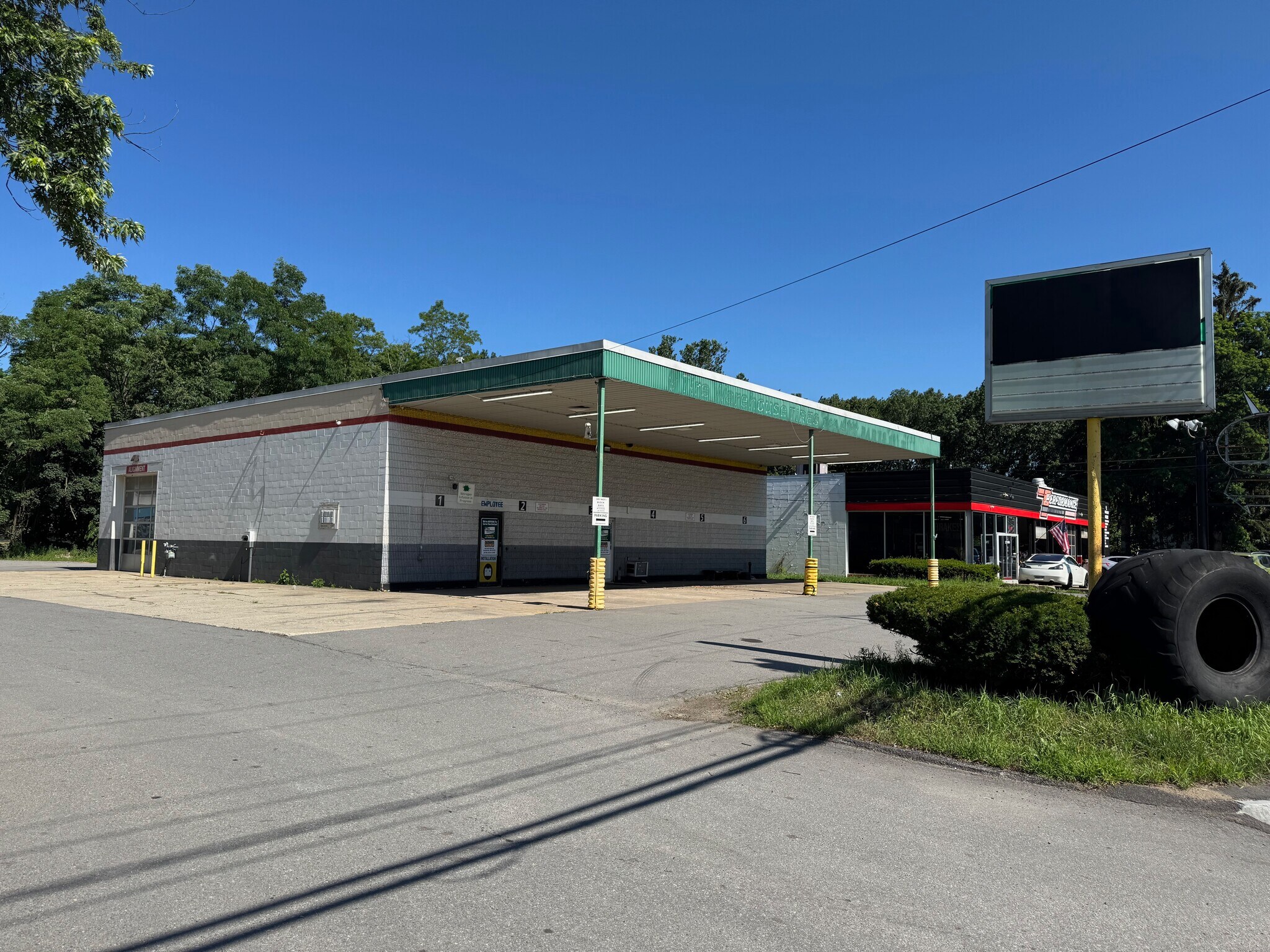 212 Bemis Rd, Fitchburg, MA à vendre Photo de l’immeuble– Image 1 sur 5
