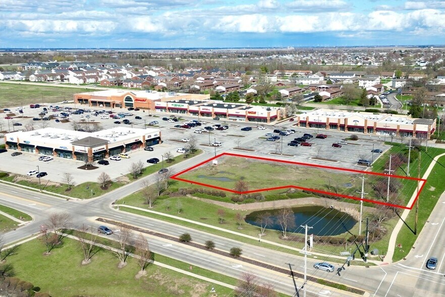 500 W. Raab Rd, Normal, IL à louer - Photo de l’immeuble – Image 1 sur 8