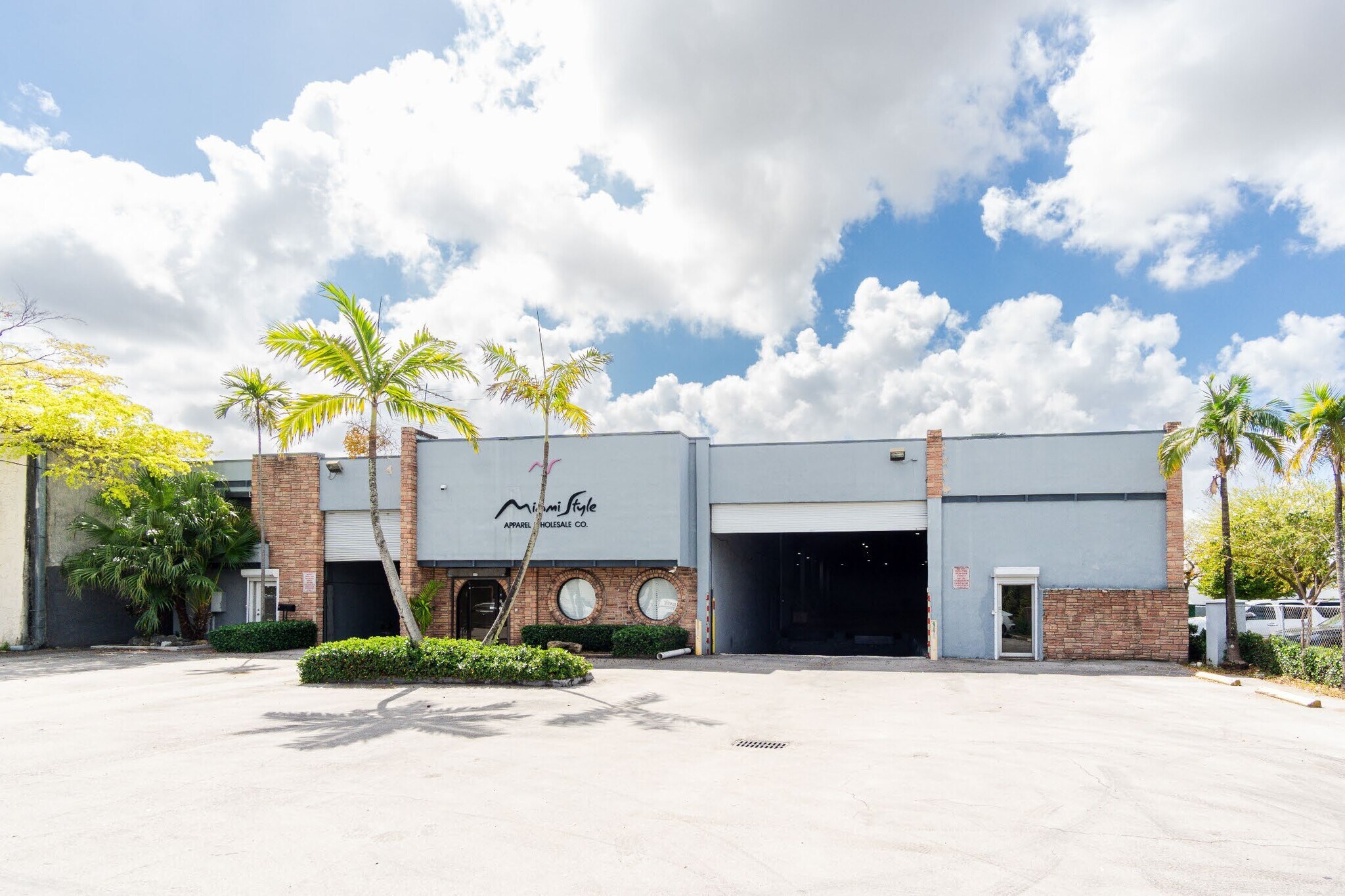 7480 NW 52nd St, Miami, FL à vendre Photo principale– Image 1 sur 17