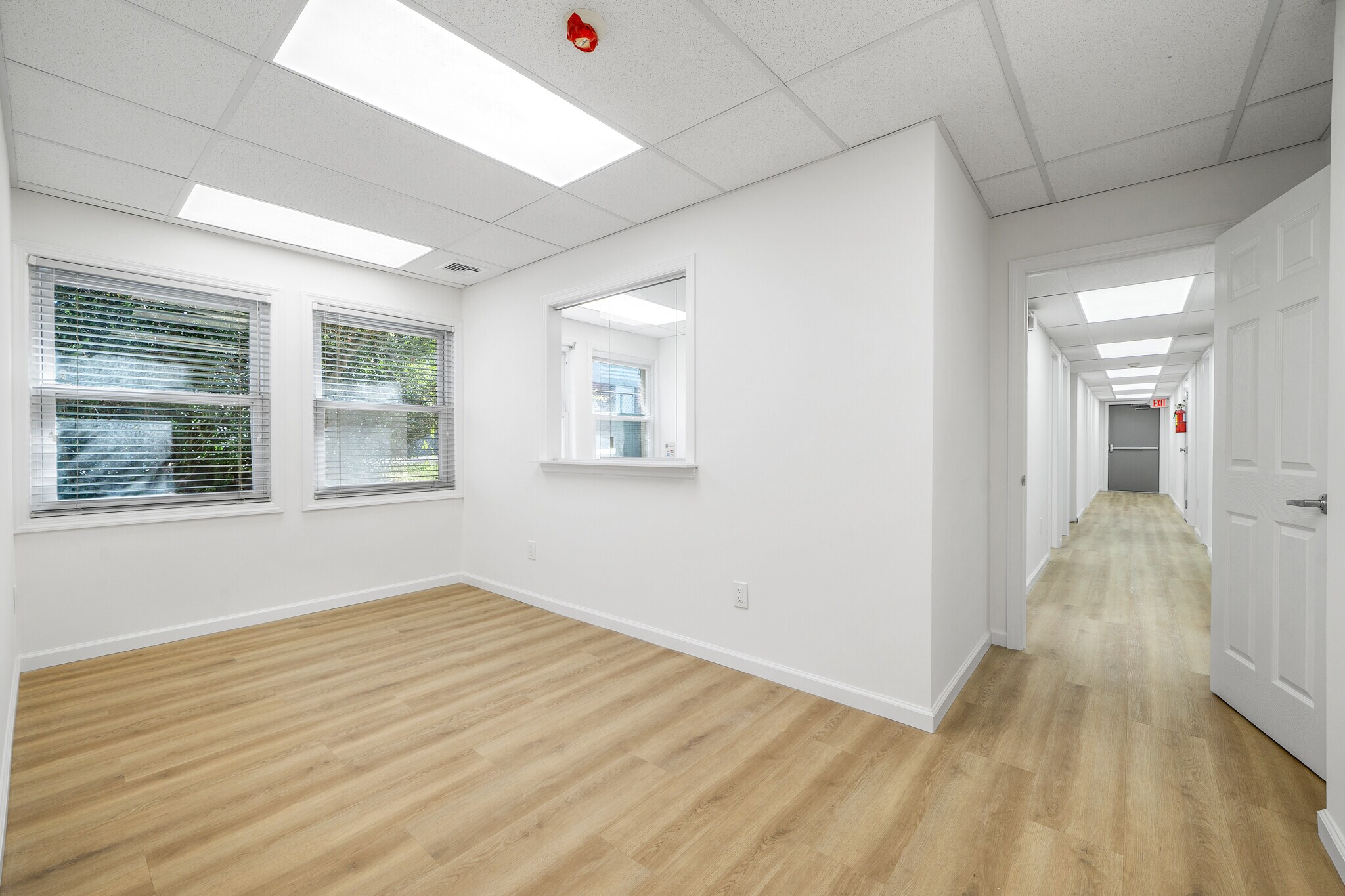 28 Throckmorton Ln, Old Bridge, NJ à louer Photo de l’immeuble– Image 1 sur 23