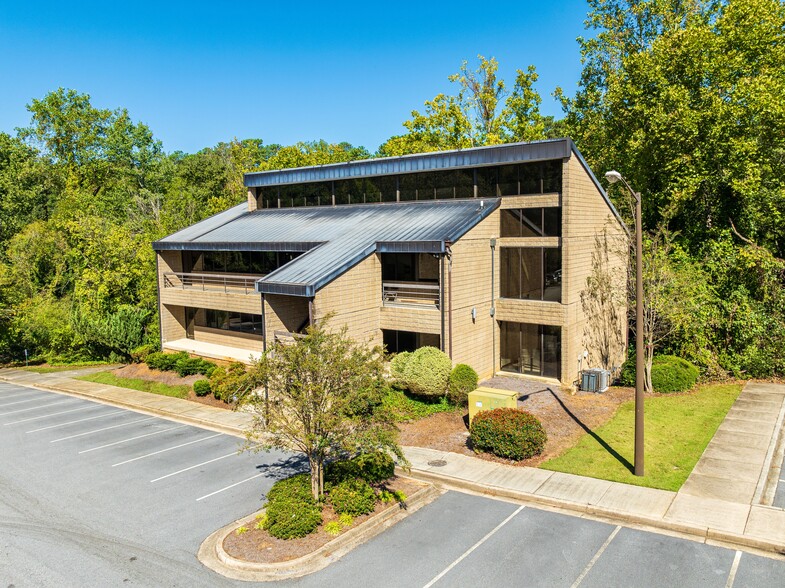 3066 Mercer University Dr, Chamblee, GA à louer - Photo de l’immeuble – Image 2 sur 10