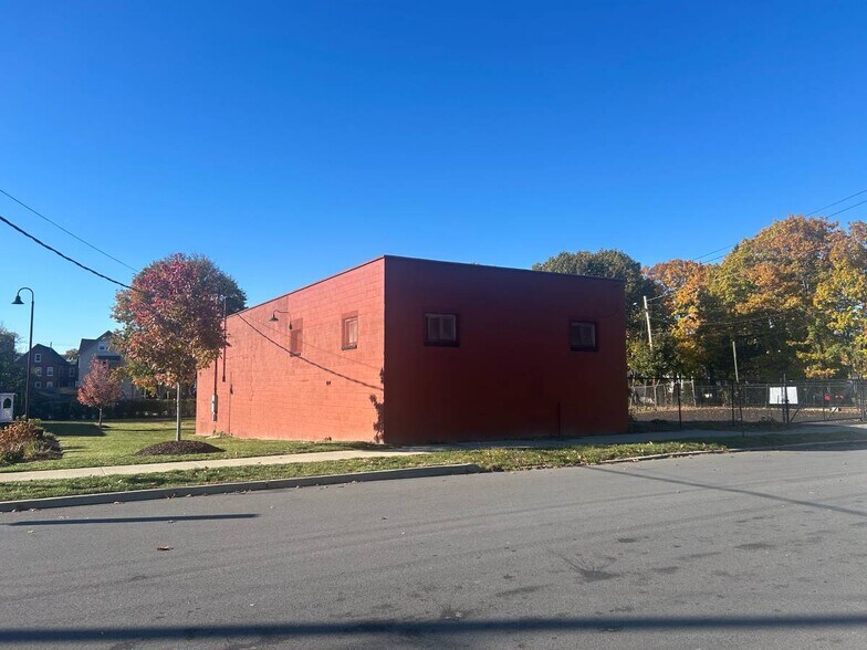 22 Pershing Ave, Poughkeepsie, NY à vendre - Photo de l’immeuble – Image 2 sur 18