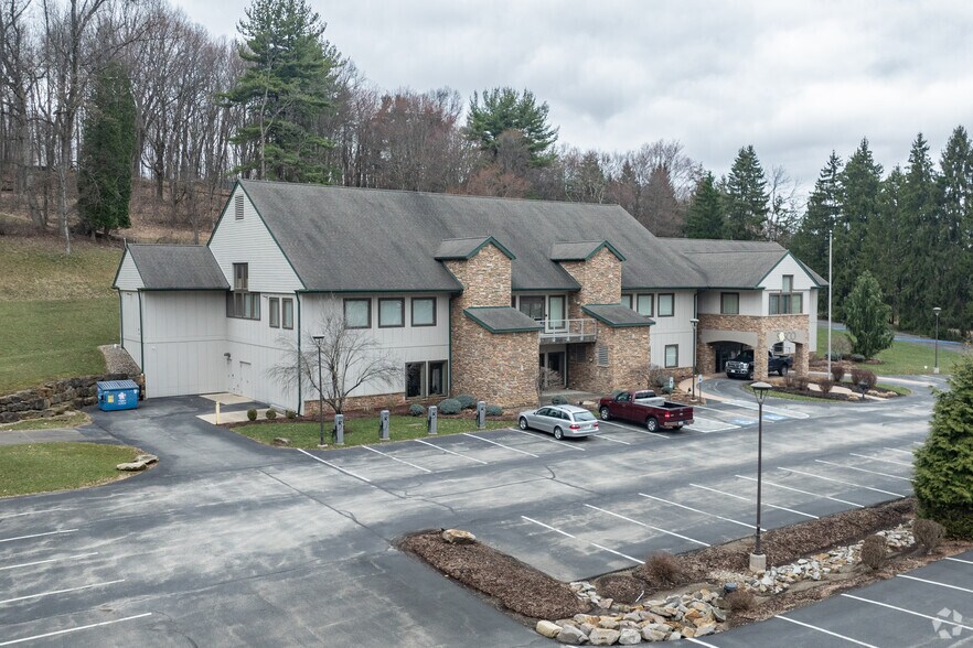 220 Megawatt Ln, Greensburg, PA à vendre - Photo principale – Image 1 sur 24