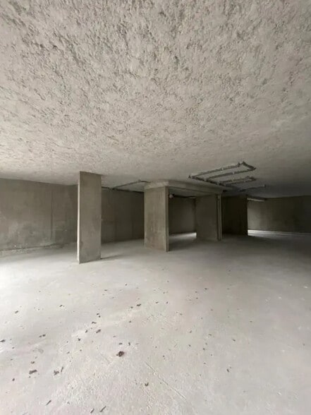 31 Avenue Charles De Gaulle, Saint-Bonnet-de-Mure à louer - Photo de l’immeuble – Image 2 sur 5