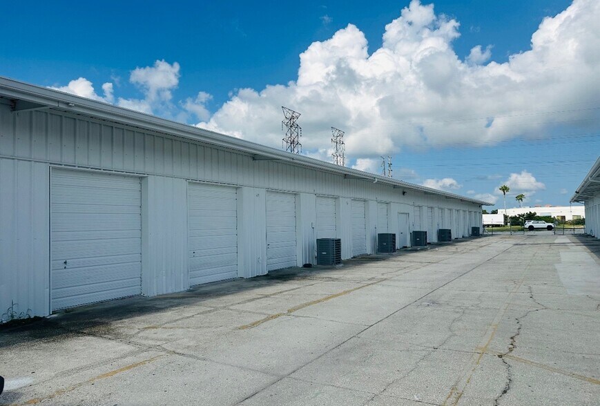 300 Race Track Rd S, Oldsmar, FL à louer - Photo de l’immeuble – Image 2 sur 4