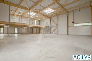Plus de détails pour Local d'activités à louer