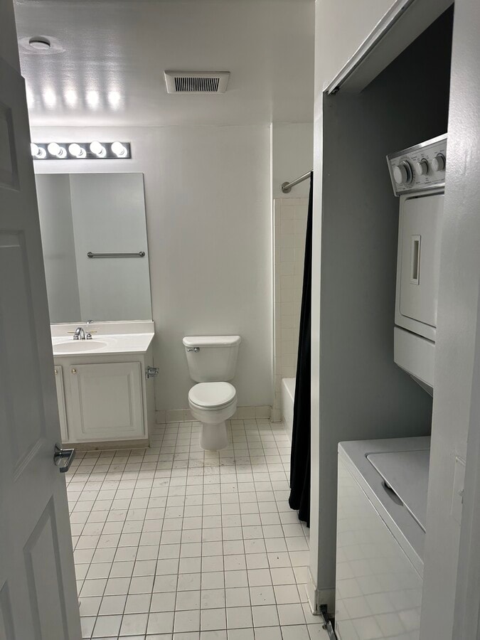 23 Pierside Dr, Baltimore, MD 21230 - Lot 203HVD -  - Photo intérieure - Image 1 of 9