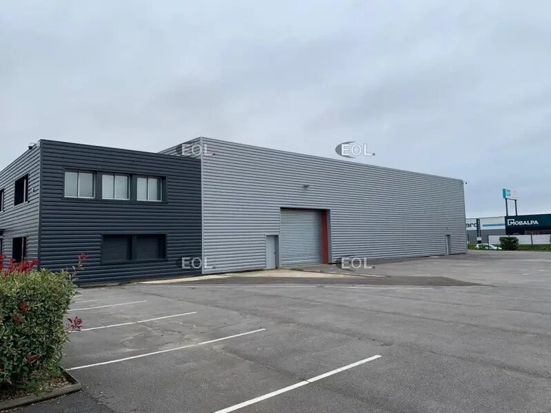 Local d'activités dans Sainte-Geneviève-des-Bois à vendre Photo de l’immeuble– Image 1 sur 13
