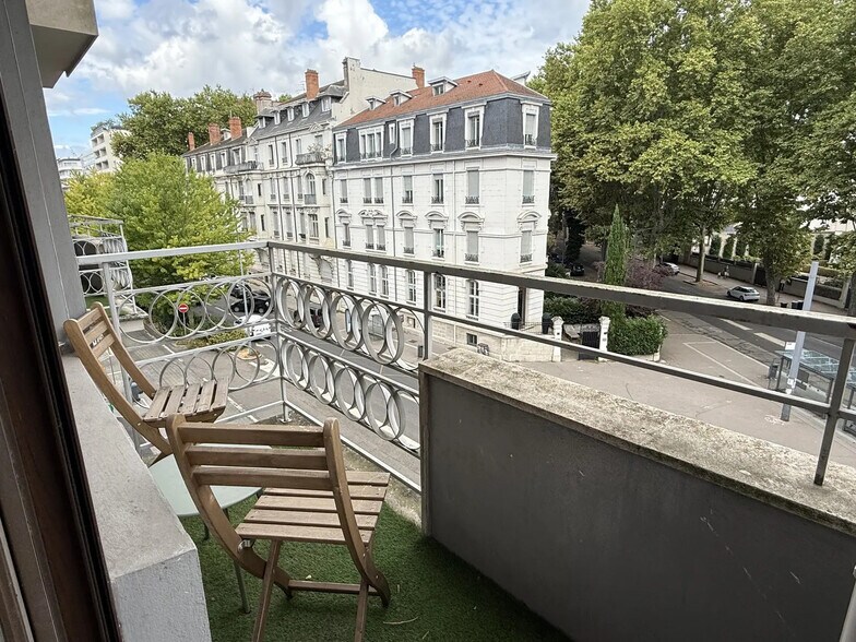 68 Rue Duquesne, Lyon à louer - Photo de l’immeuble – Image 3 sur 5