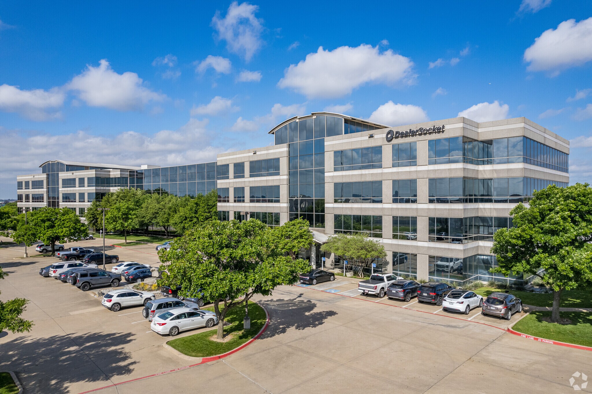 7301 N State Highway 161, Irving, TX à louer Photo de l’immeuble– Image 1 sur 13