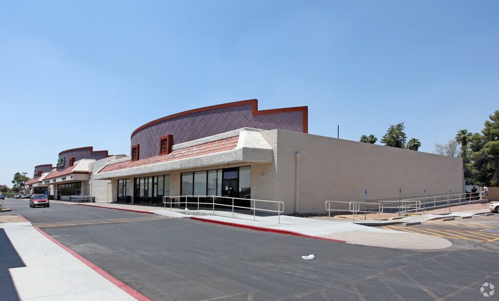 8040 N 19th Ave, Phoenix, AZ à louer - Photo de l’immeuble – Image 3 sur 20