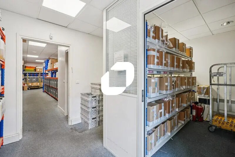 Immeuble residentiel dans Courbevoie à vendre - Photo intérieure – Image 3 sur 8
