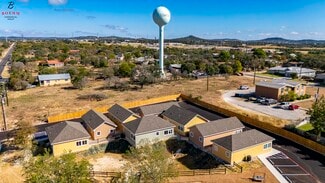 Plus de détails pour 705 Fifth St, Comfort, TX - Logement à vendre