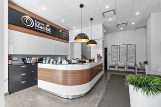 5843-5847 Ch De La Côte-Des-Neiges, Montréal, QC à louer Photo intérieure– Image 1 sur 18