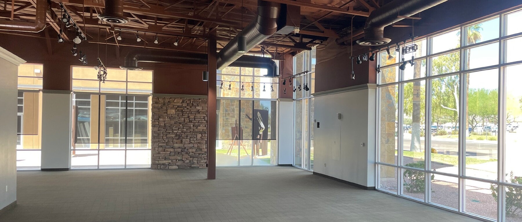 8425 S Emerald Dr, Tempe, AZ 85284 - Lot 100 -  - Photo intérieure - Image 1 of 2