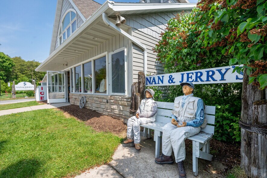 4084 Main St, Fish Creek, WI à vendre - Photo de l’immeuble – Image 3 sur 49