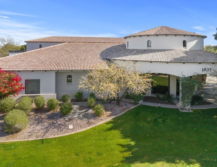1835 S Extension Rd, Mesa, AZ à louer - Photo de l’immeuble – Image 2 sur 6
