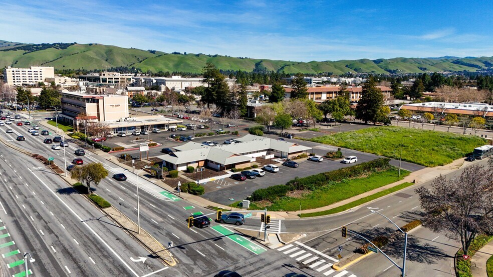 3200 Mowry Ave, Fremont, CA à vendre - Photo de l’immeuble – Image 2 sur 24