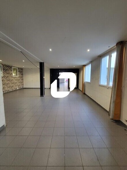 Bureau dans Saint-Ouen-sur-Seine à louer - Photo de l’immeuble – Image 2 sur 11