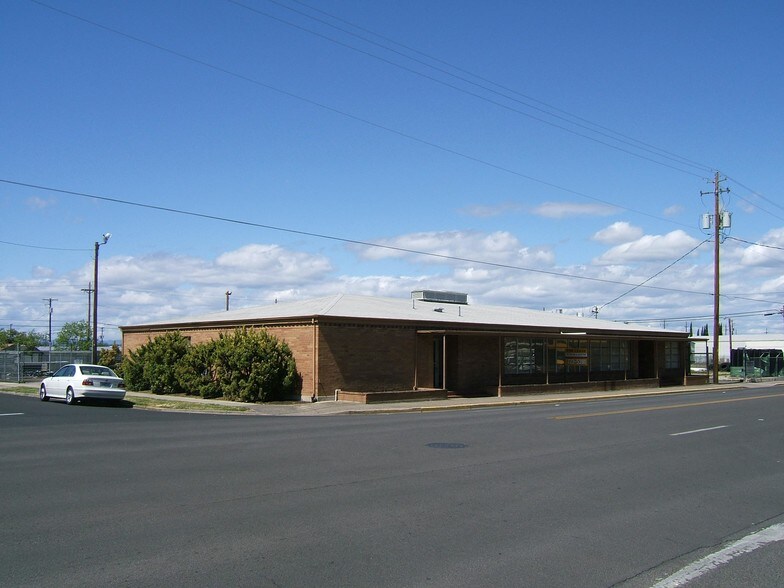 132 W 4th St, Medford, OR à louer - Photo de l’immeuble – Image 1 sur 2