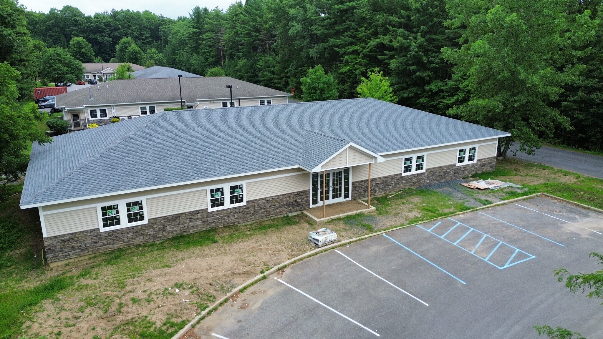 513 Moe Rd, Clifton Park, NY à louer Photo principale– Image 1 sur 8