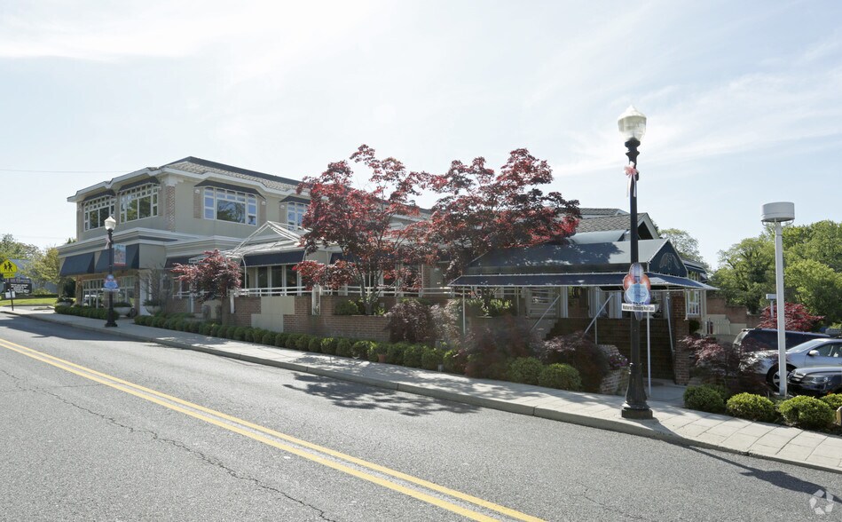 740 River Rd, Fair Haven, NJ à louer - Photo de l’immeuble – Image 2 sur 3