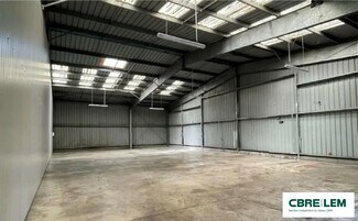 Plus de détails pour Local d'activités à louer
