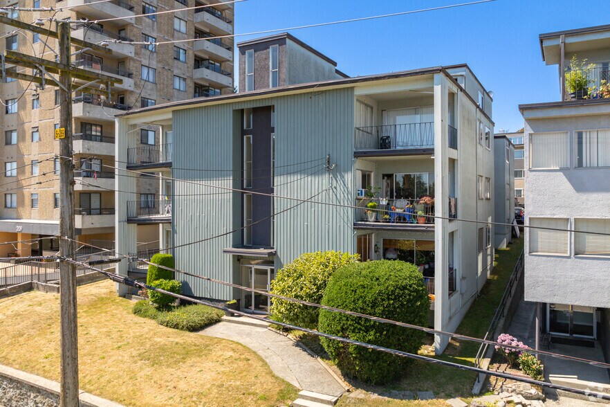 205 Carnarvon St, New Westminster, BC à vendre - Photo principale – Image 3 sur 3