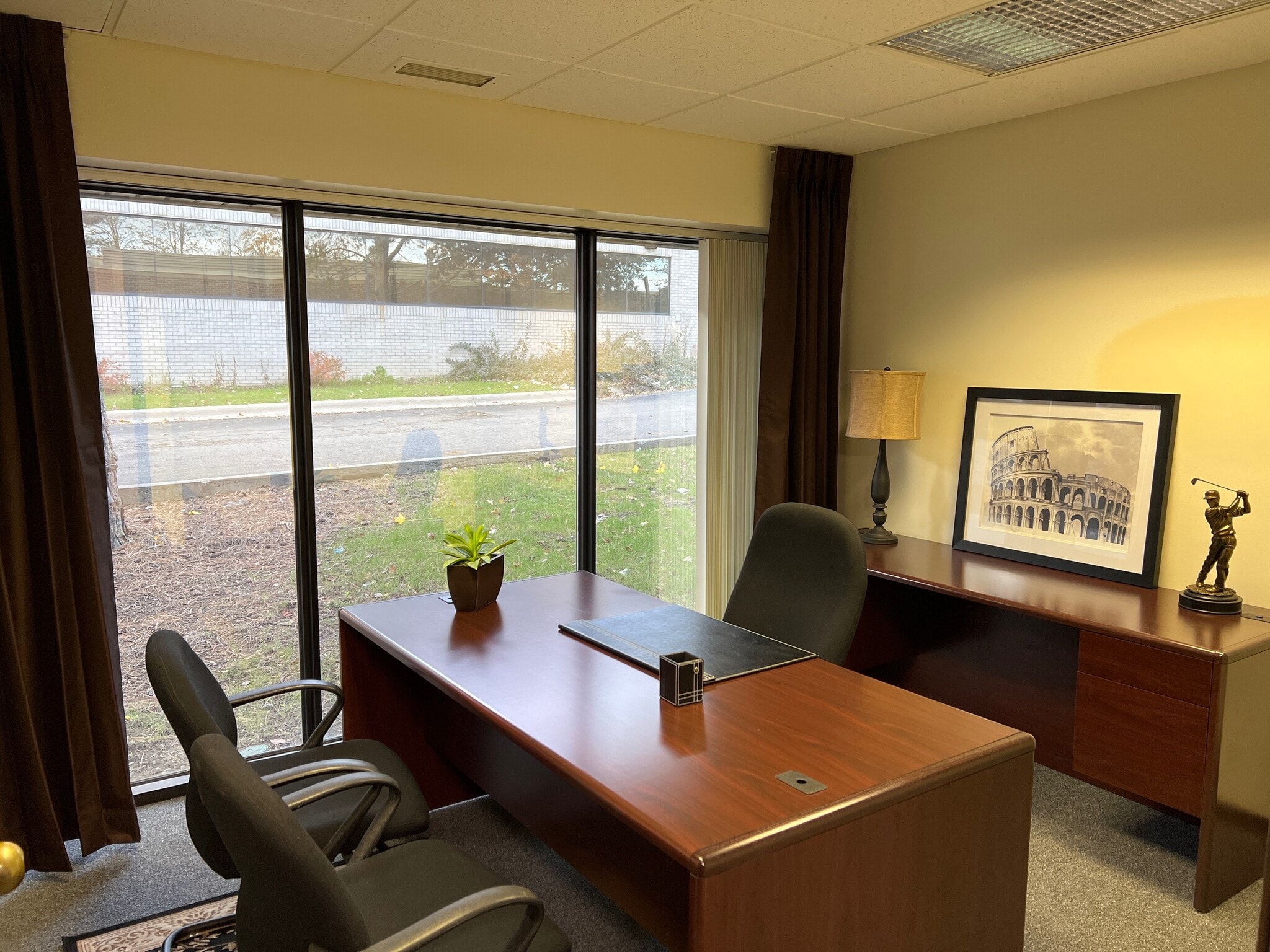 26677 W 12 Mile Rd, Southfield, MI à louer Photo intérieure– Image 1 sur 1