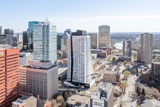 Retail Spaces At Falcon One Tower, Edmonton, AB - Vue aérienne vue de carte