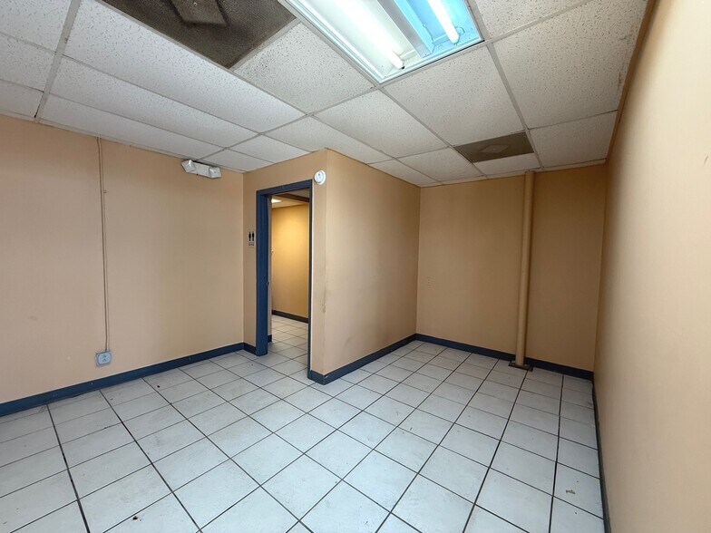 1615 S Ridgewood Ave, Daytona Beach, FL à vendre - Photo intérieure – Image 2 sur 9