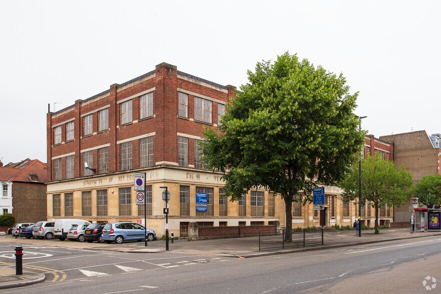 16 The Vale, Londres à louer - Photo principale – Image 1 sur 4