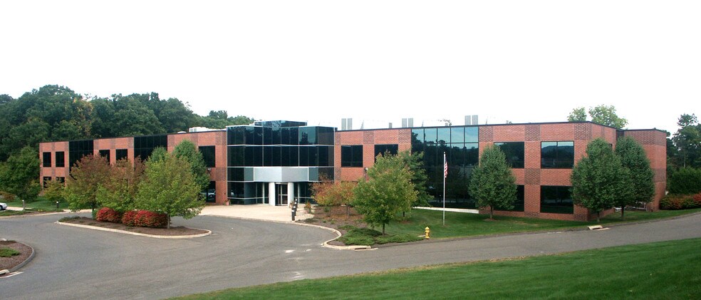 90 Fieldstone Ct, Cheshire, CT à louer - Photo de l’immeuble – Image 2 sur 4