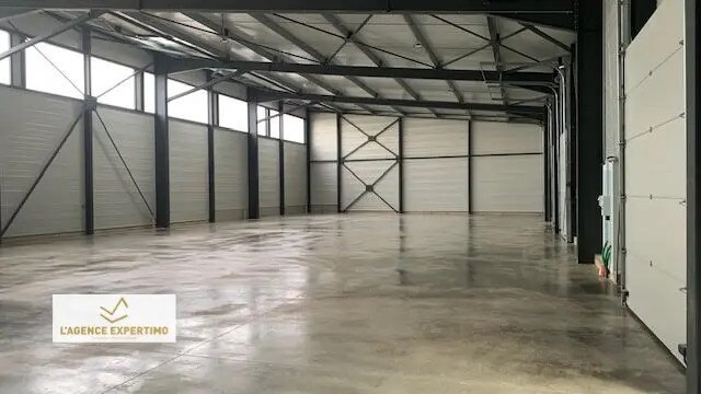 Industriel/Logistique dans Saint-Paul-Trois-Châteaux à louer - Photo de l’immeuble – Image 2 sur 11