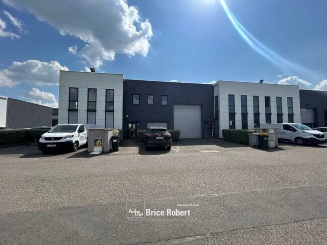 Plus de détails pour Local d’activités à vendre