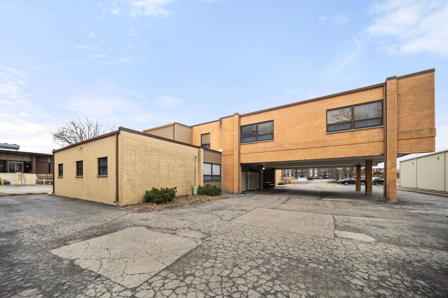 5413 Walnut Ave, Downers Grove, IL à louer - Photo de l’immeuble – Image 2 sur 28